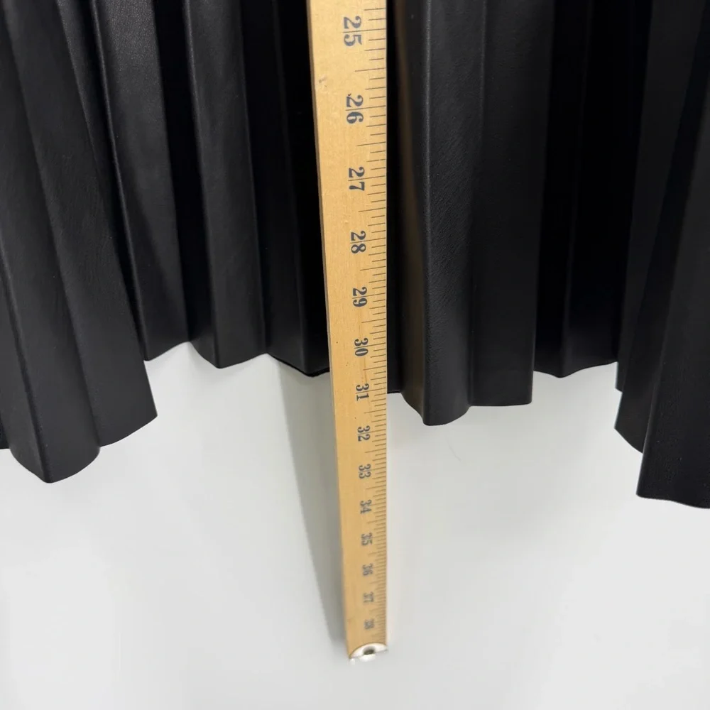 Lucy Paris pleated midi skirt faux leather sz L‎ black